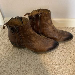 Circle G ankle boots